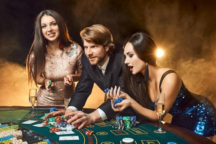 Live American Roulette table on apk qt777 with croupier and betting layout